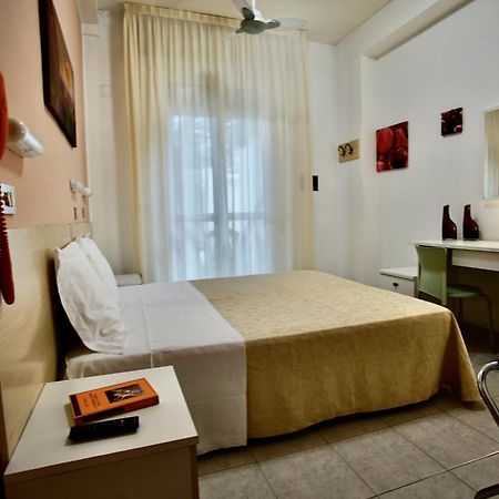 Hotel Dell'Angelo リミニ エクステリア 写真