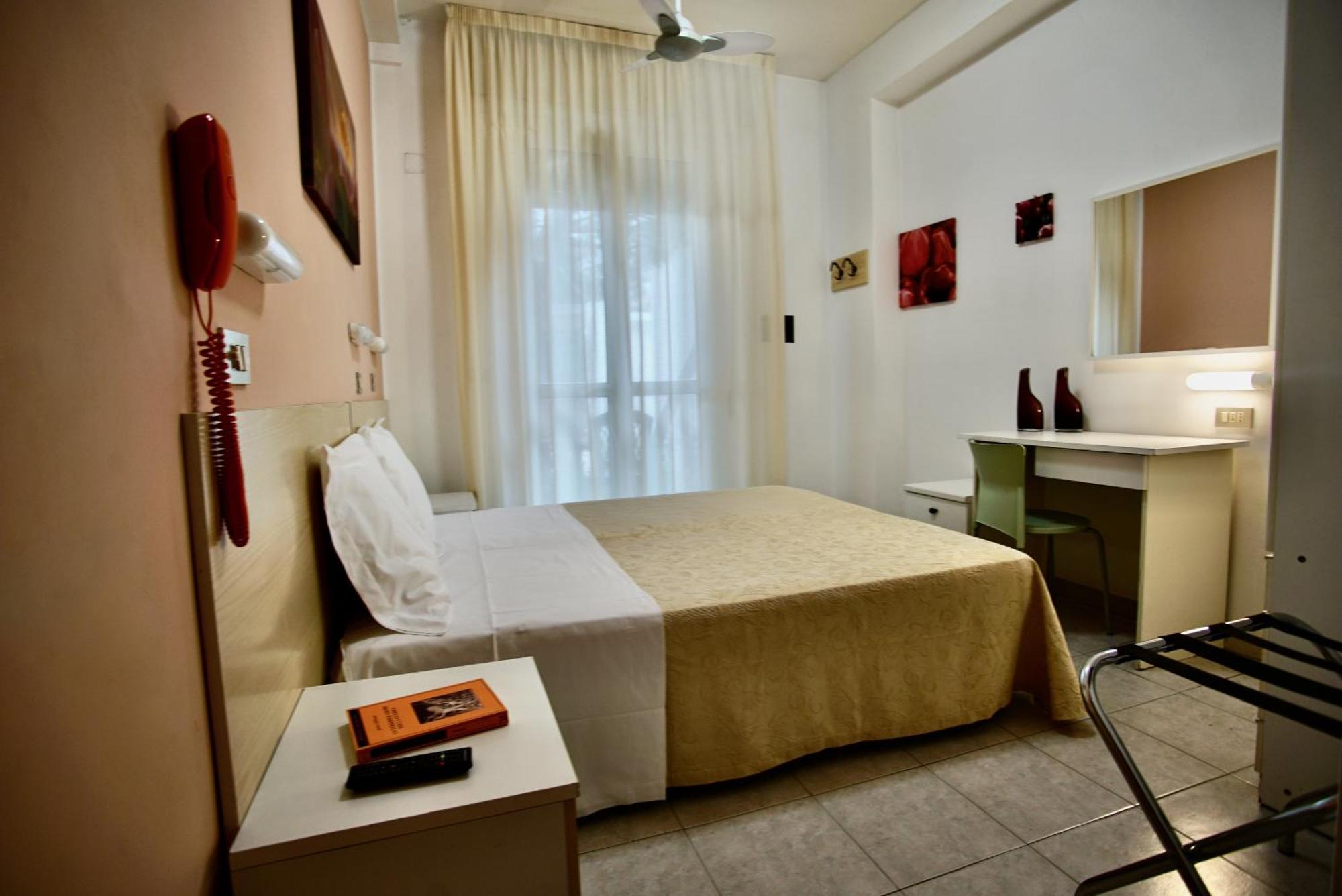Hotel Dell'Angelo リミニ エクステリア 写真